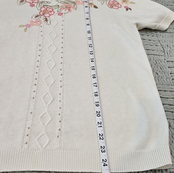 Alfred Dunner Sweater Women SmallTan Embroidered Flowers Short Sleeve Round Neck - Picture 6 of 7